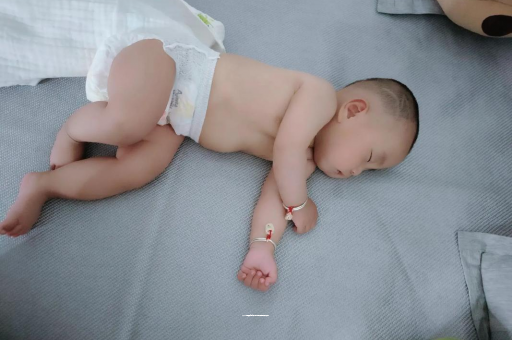 福建三个月宝宝抬头不稳